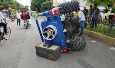 देवास इस्टेशन रोड पर  हादसा होते होते टला