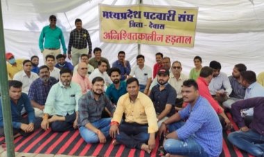 पटवारियों की हड़ताल 14वें दिन भी जारी, धरने पर बैठ किया प्रदर्शन