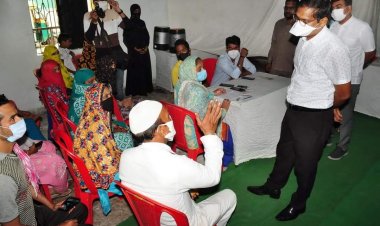 बेगम बाग के जिस वैक्सीनेशन सेंटर पर मई 2021 में इक्का-दुक्का लोग वैक्सीनशन  करवाने आ रहे थे वहां आज कतार लगी है