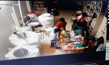 चोरो ने सेनेटरी की दुकान को बनाया निशाना, सेनेटरी के महंगे आइटम बोरो में भर के ले गए चोर