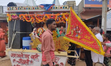 चिखली से जय अम्बे पैदल यात्रा संघ कुँआ होते हुए अंबाजी के लिए रवाना न्यू कालोनी कुँआ मे स्वागत किया गया l