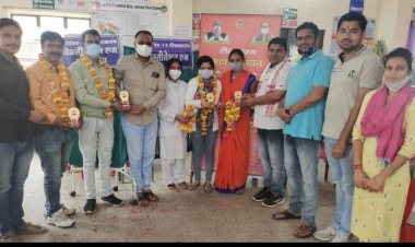 वेक्सीन सेंटरों पर सेवा दे रहे डॉक्टर व आंगनवाड़ी कार्यकर्ताओं का स्वागत व सम्मान किया