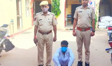 पति ने कुल्हाड़ी से पत्नी का गला काट कर की हत्या