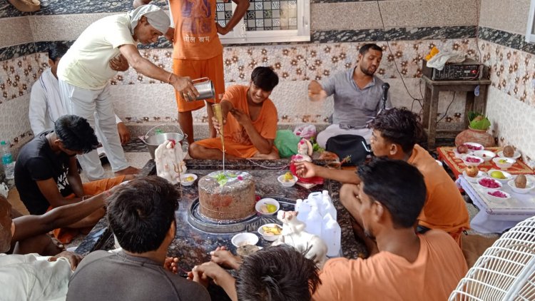 गुरु कपास रेस्टोरेंट पर हर वर्ष की भांति इस वर्ष भी कावड़ लाने वाले शिव भक्तों को दी भोजन प्रसादी