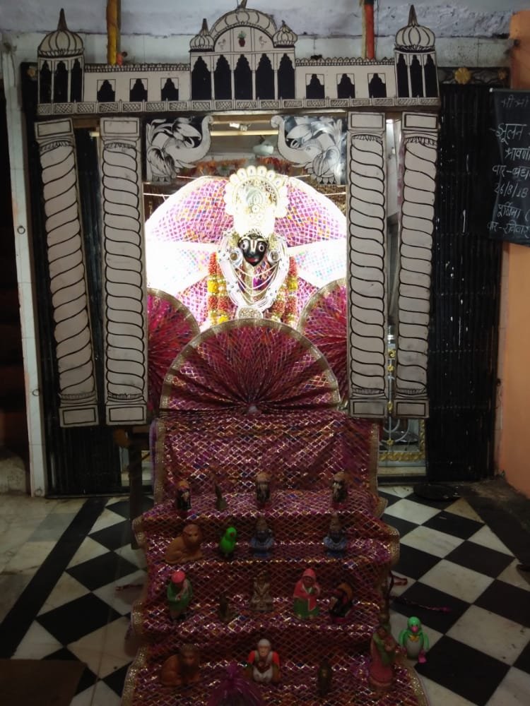 जगन्नाथ मंदिर में हिंडोले महोत्सव के तहत एकदाशी पर झूला झूलते हुए जगन्नाथ महाप्रभु