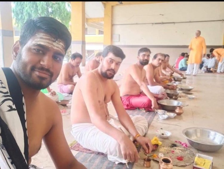 अखिल भारतीय ब्राह्मण समाज के तत्वाधान में श्रावणी उपाकर्म व्यापारी मंडी धर्मशाला देवास में संपन्न