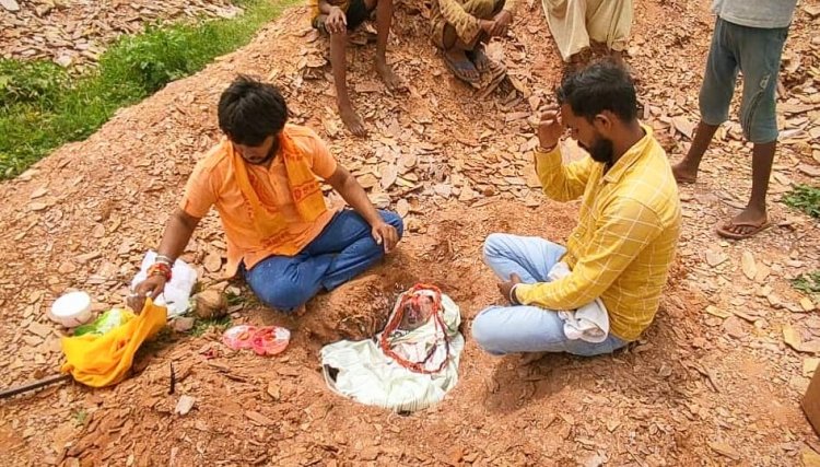 श्री कृष्णा कल्याण सेना डूंगरपुर मेवाड़ ने किया मृत वानर का विधिपूर्वक अंतिम संस्कार
