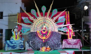 श्री कृष्ण जी का भव्य फूल बंगला सजाकर की भजन संध्या, छप्पन भोग व महाआरती कर मनाया जन्म उत्सव