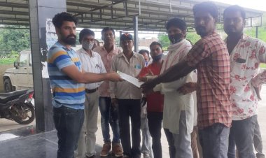 चिखली मे बी टी पी ब्लॉक चिखली के  कार्यकर्ताओं राष्टृपति के नाम सोपा ज्ञापन। हत्यारो को फाँसी की  सजा की मांग को लेकर।