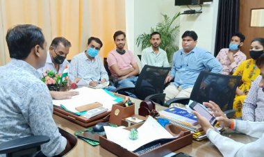 प्रशासन शहरो संग' अभियान को लेकर आयुक्त ने ली बैठक