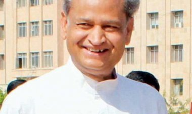मुख्यमंत्री अशोक गहलोत की योजना सुनकर छात्र छात्राओं में खुशी की लहर दौड़ी