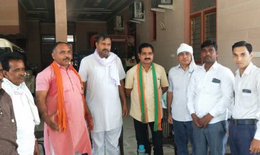 जिला उपाध्यक्ष मंडल प्रभारी देशराज वर्मा मंडल अध्यक्ष अजय चौधरी द्वारा बूथ का सत्यापन