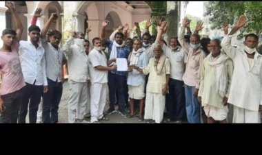 भैरू महाराज मंदिर की भूमि पर निर्माण में लगी रोक हटाने को लेकर ग्रामीणों ने दिया ज्ञापन