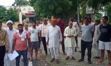 पुलिसकर्मियों ने ग्रामीणों को बाहर जाने को कहा मामला दर्ज करने से भी इंकार कर दिया