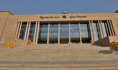 गुजरात के कर्मचारियों के भत्ते के बाद राज्य सरकार द्वारा मंत्रियों और विधायकों के वेतन में बढ़ोतरी की गई
