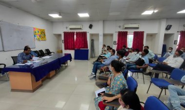 कर्मचारी टीम भावना व सकारात्मक सोच के साथ आमजन को दे राहत - आयुक्त