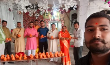 गोमूत्र गंगाजल गोबर एवं मिट्टी से बनी पार्थिव गणेश प्रतिमा का वितरण किया गया