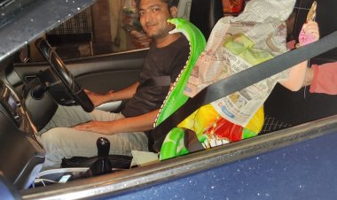 गणपति बप्पा को सेफ्टी से ले जाते हुए।