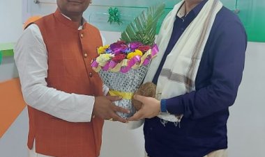 सुल्तानपुर- जिले के वरिष्ठ समाजसेवी व ग्राम प्रतिनिधि  राजेश विश्वकर्मा द्वारा किया गया  सुव्यवस्थित आयुष्मान भारत लैब का उद्घाटन।