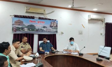 संभागीय आयुक्त राजेन्द्र भट्ट एवं आईजी हिंगलाजदान ने ली काूनन व्यवस्था की जानकारी