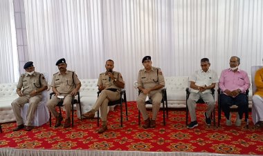 आईजी हिंगलाज दान  ने कोतवाली में आमजन से की जनसुनवाई।