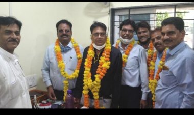 नगर निगम में कार्यरत कर्मचारियों की पदोन्नति होने पर किया स्वागत