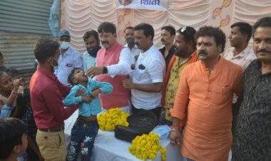 प्रधानमंत्री के जन्म दिवस पर बच्चों को पिलाया स्वर्णप्राश