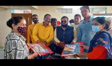 प्रधानमंत्री के जन्मदिन पर साड़ियां, सूट और फल वितरित किए