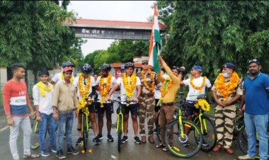 शहीदों की गाथा बताने हेतु केंद्रीय औधोगिक सुरक्षा बल द्वारा निकाली जा रही साइकल रैली पहुची देवास