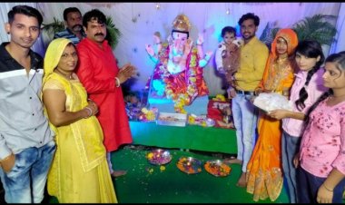 बेटी हुई तो गणेश पंडाल पर लड्डूओं से तुलवाकर प्रसादी का किया वितरण