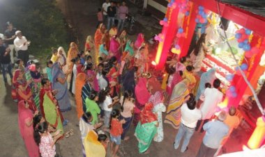 101 दीपो से महाआरती, छप्पन भोग लगाकर एवं बच्चों को पुरूस्कृत कर बप्पा को दी विदाई