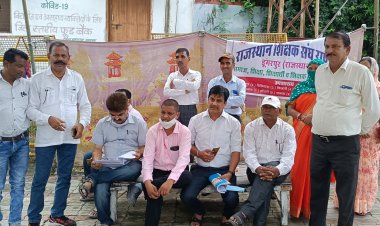 राजस्थान शिक्षक संघ (राष्ट्रीय) ने  मुख्यमंत्री के नाम   कलक्टर को सौंपा ज्ञापन
