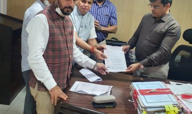 ऐमज़ान के ख़िलाफ़ व्यापारियों का देश भर में हल्ला बोल  500 से अधिक ज़िलों में प्रधानमंत्री के नाम ज़िला अधिकारियों को दिया गया ज्ञापन