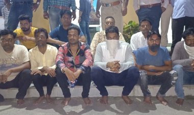 जुआ सट्टा के खिलाफ डीएसटी टीम की बडी करवाई सागवाड़ा में एक खुले प्लॉट पर जुआ खेलते 10 आरोपी गिरफ्तार 2 लाख से अधिक की राशि बरामद ।