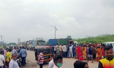 डंपिंग हटाने को लेकर किसानों का आंदोलन डंपरों को कचरा डालने से रोका ,शिवसेना का खुला समर्थन