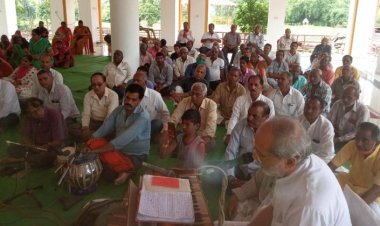 सद्गुरू योगेन्द्र शीलनाथ धुनी संस्थान पर चल रहे तीन दिवसीय धार्मिक आयोजन में पहुंच रहे भक्त