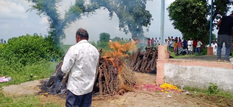 दो गांवों में एक साथ 9 लोगों का हुआ अंतिम संस्कार