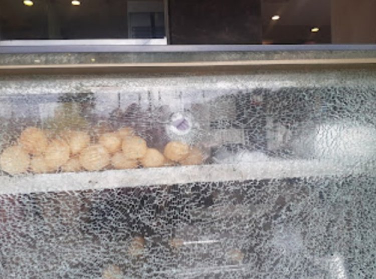 बदमाशों ने दिनदहाड़े भिवाड़ी के हरीश बेकरी पर की अंधाधुंध फायरिंग