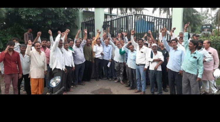 बंद एस. कुमार्स कंपनी के श्रमिकों की अनिश्चितकालीन हड़ताल शुरू