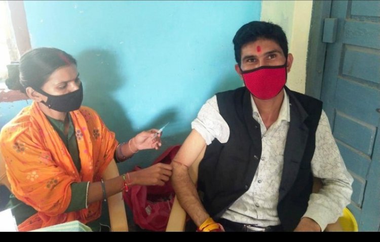 युवा कृषक व दूरदर्शन कलाकार राजपूत ने लगवाया वैक्सीन का दूसरा डोज, किया जागरूक