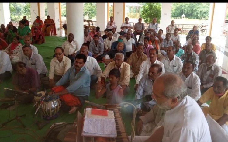 सद्गुरू योगेन्द्र शीलनाथ धुनी संस्थान पर चल रहे तीन दिवसीय धार्मिक आयोजन में पहुंच रहे भक्त