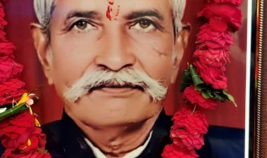 बेनी सिंह जी गुमास्ता ग्राम नयागांव की श्रद्धांजलि अर्पित करने पहुंचे मां नर्मदा पुत्र देवेन्द्र सिंह पटेल