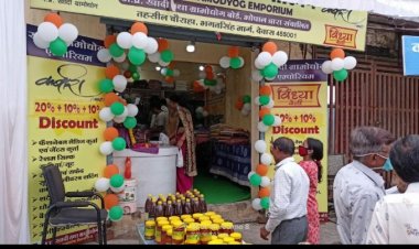 खादी ग्रामोद्योग एम्पोरियम पर मनाई गांधी जयंती