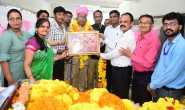 29 वर्षो से जिला अस्पताल में सेवा दे रहे रेडियोग्राफर श्री तोमर को दी भावभीनी विदाई