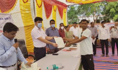 जिला कलक्टर ओला ने प्रशासन गांवों के संग चाडोली एवं मेवडा शिविर का किया निरीक्षण