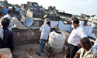 अतिक्रमण को लेकर नगरपरिषद ने की कार्यवाही चौथी मंजिल पर निर्माण कार्य को किया ध्वस्त