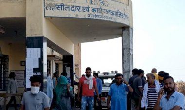 रिटर्निंग अधिकारी एवं उपखंड अधिकारी हेमराज गुर्जर ने चुनाव चिन्ह आवंटन किये