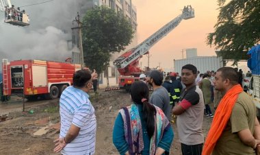 सूरत के कडोदरा जीआईडीसी  में शीघ्र सुबह एक पैकेजिंग कंपनी में आग लग गई