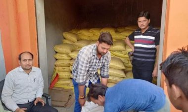 Mp: बैराड़, जहां किसान खाद के लिए दर दर भटक रहा है वहीं भाईसाब 200 कट्टे धरे बैठे, भटनाबर, मशीन खराब है बोलकर बिना एंट्री के बांट रहे थे : रिंकू पंडित KTG समाचार शिवपुरी
