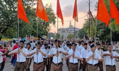 बाल एवं शिशु स्वयंसेवकों के संगम पथ संचलन शहर में निकला